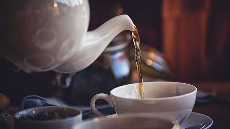 A series of images illustrating the process of re-steeping Darjeeling tea leaves for multiple infusions.