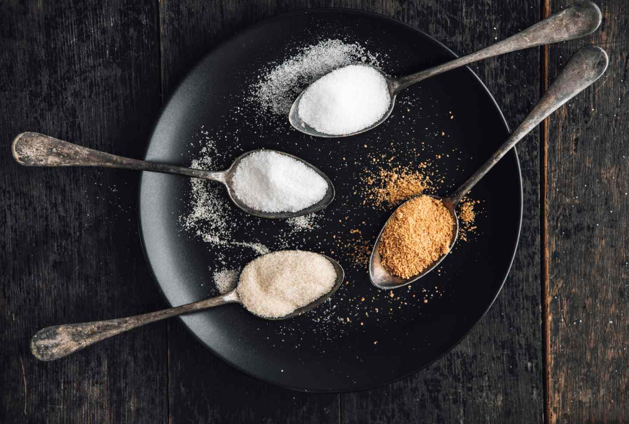 A set of teaspoons with different amounts of powdered sugar, illustrating the idea of adjusting sweetness levels.