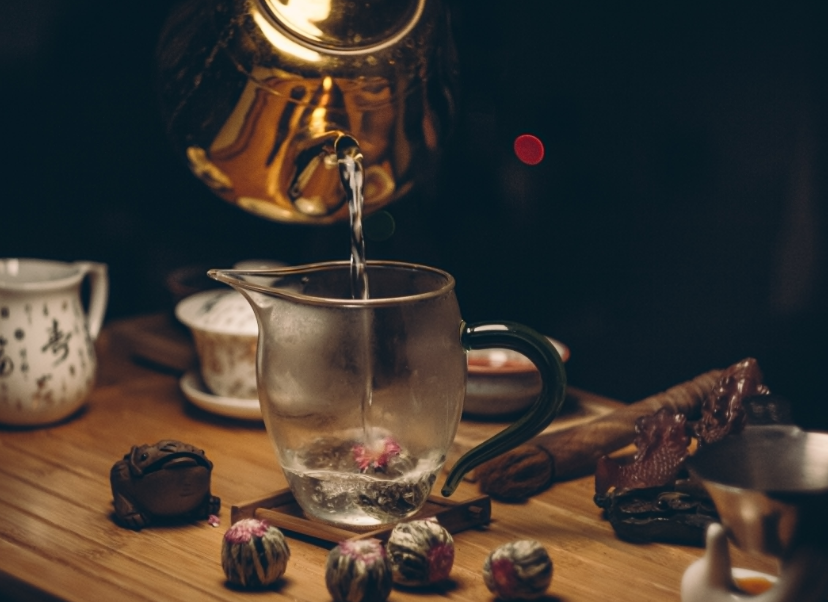 A visually appealing image of a well-prepared cup of rue tea, showcasing its color and presentation.