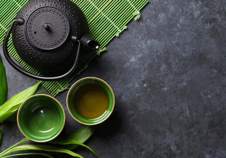 Teaspoons with measured amounts of powdered sugar for black tea, green tea, and herbal infusions.